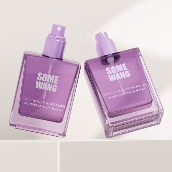 アイライナーボトルとコルク化粧品パッケージ